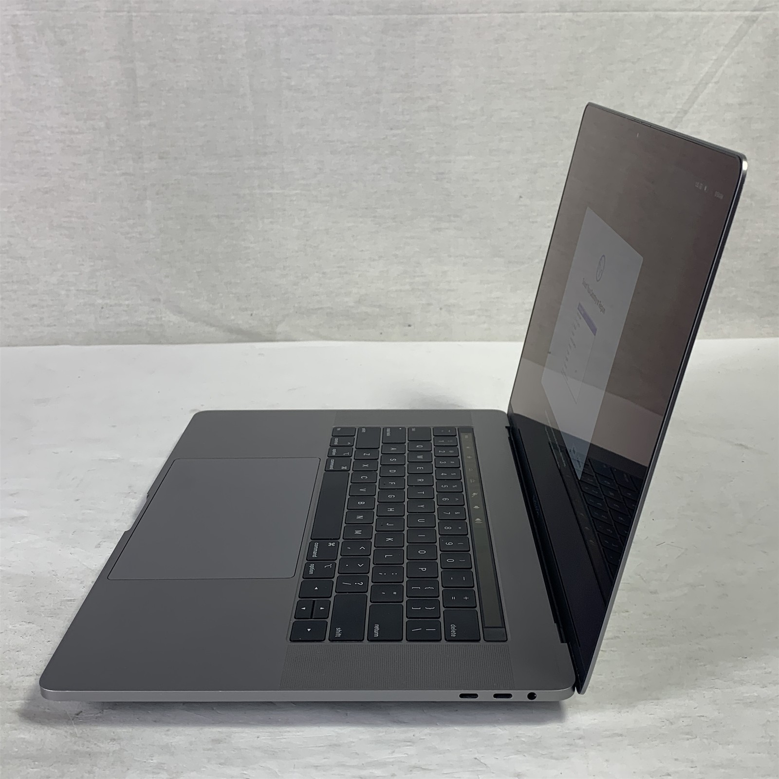 Apple MacBook Pro A1990 15″ 2019 Laptop Oct Core i9-9980HK 2.4GHz 16GB 500GB SSD