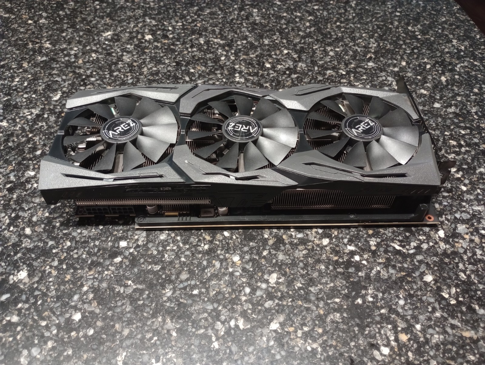 *RARE* ASUS AREZ STRIX RADEON RX VEGA 64 GAMING GRAPHICS CARD