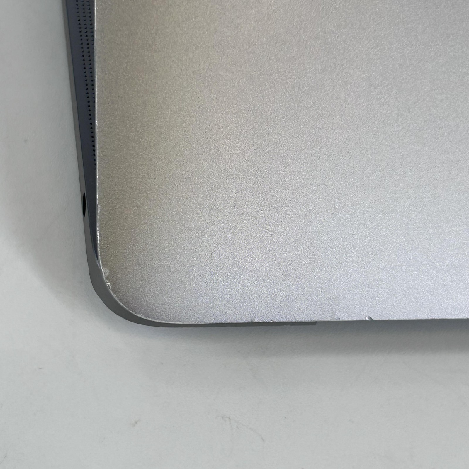 MacBook Air 13 Space Gray 2020 M1 8-Core CPU 7-Core GPU 8GB 256GB White Spots