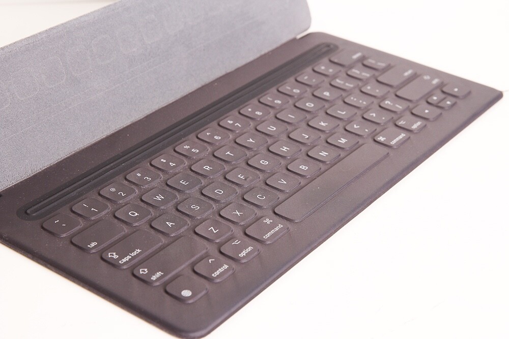 Apple Smart Keyboard for iPad Pro 1st or 2nd Gen 12.9″ A1636 MJYR2LL/A