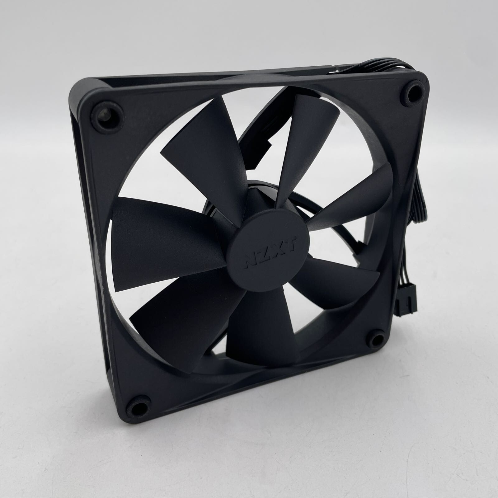 NZXT F120 Fluid Dynamic Bearing Fan 120mm Black RF-P12FF-B1
