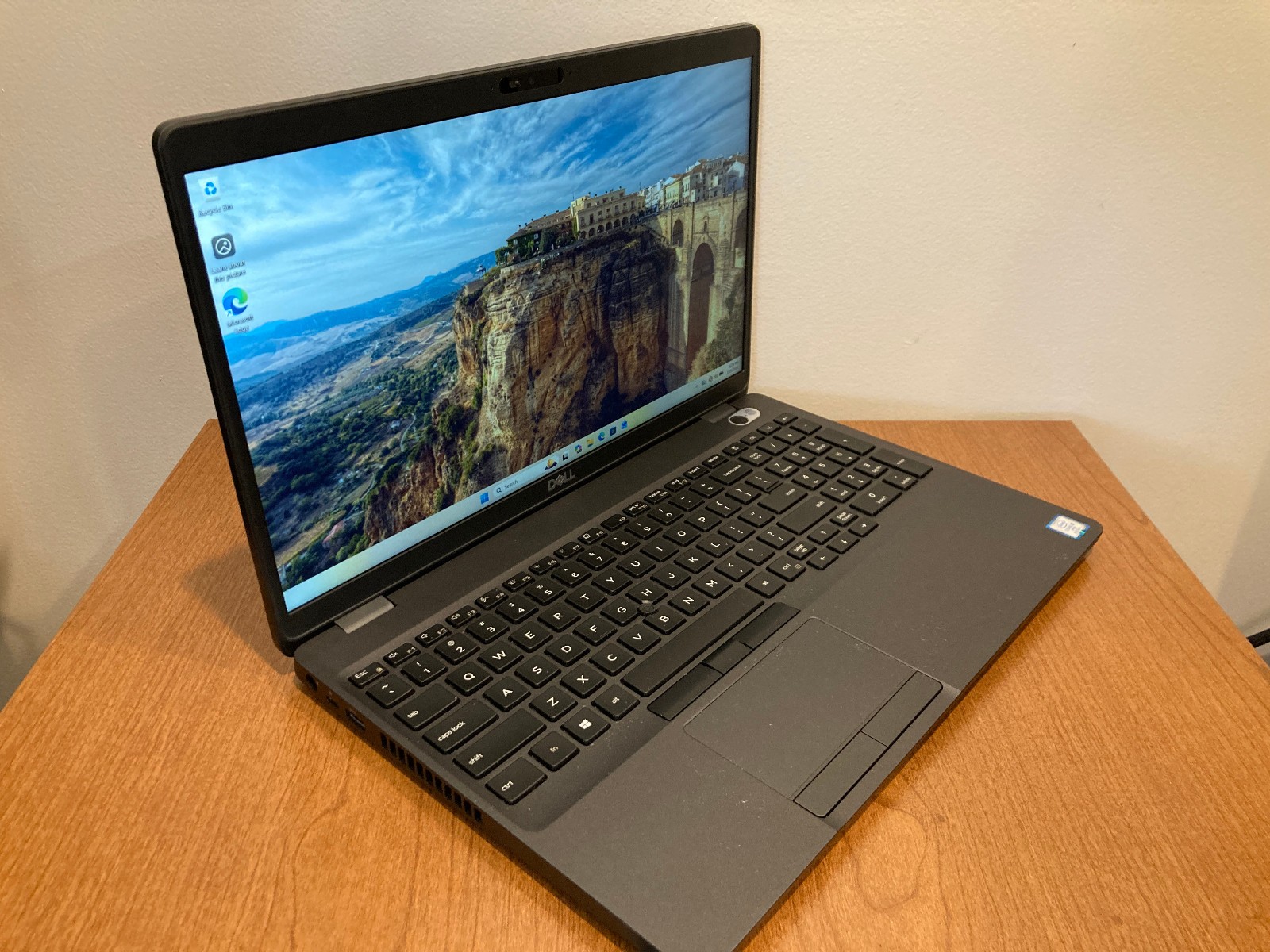 Dell Latitude 5500 i5-8265U 3.9GHz Turbo 16GB RAM 256GB NVMe Win11 Pro RESTORED
