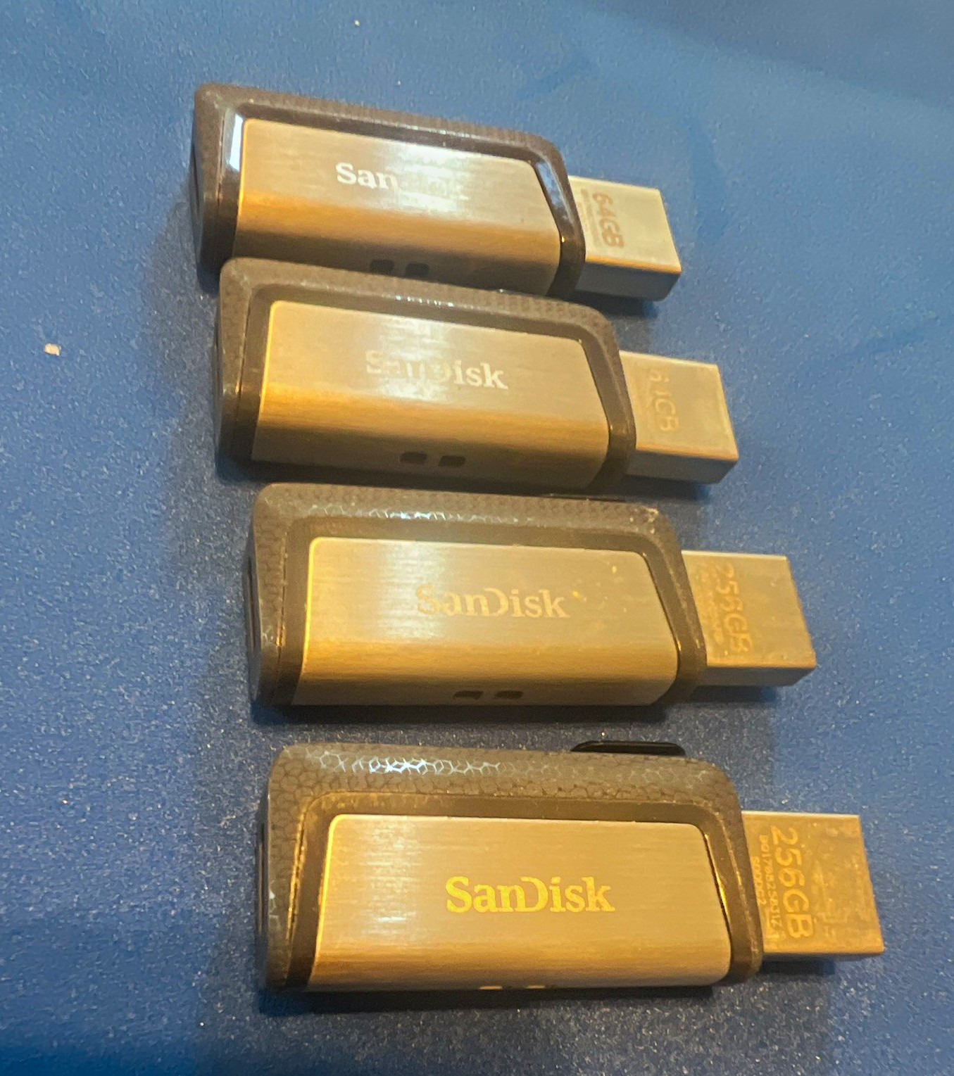 SanDisk Ultra Dual Drive Lot of 4, 2 256gb and 2 64gb used:tested and working