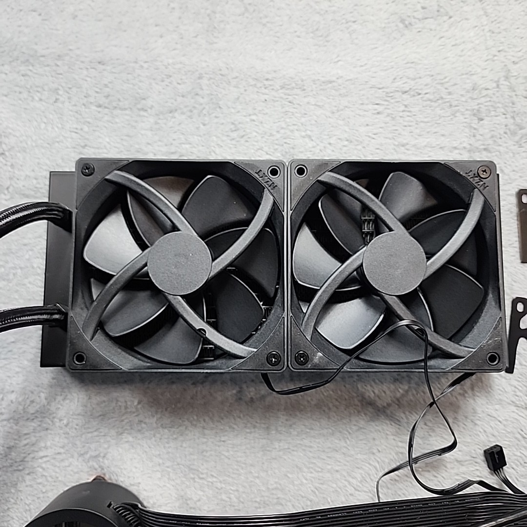 NZXT – Kraken Plus 240 mm Radiator CPU Liquid Cooler (2 x 120mm F120P Fans)
