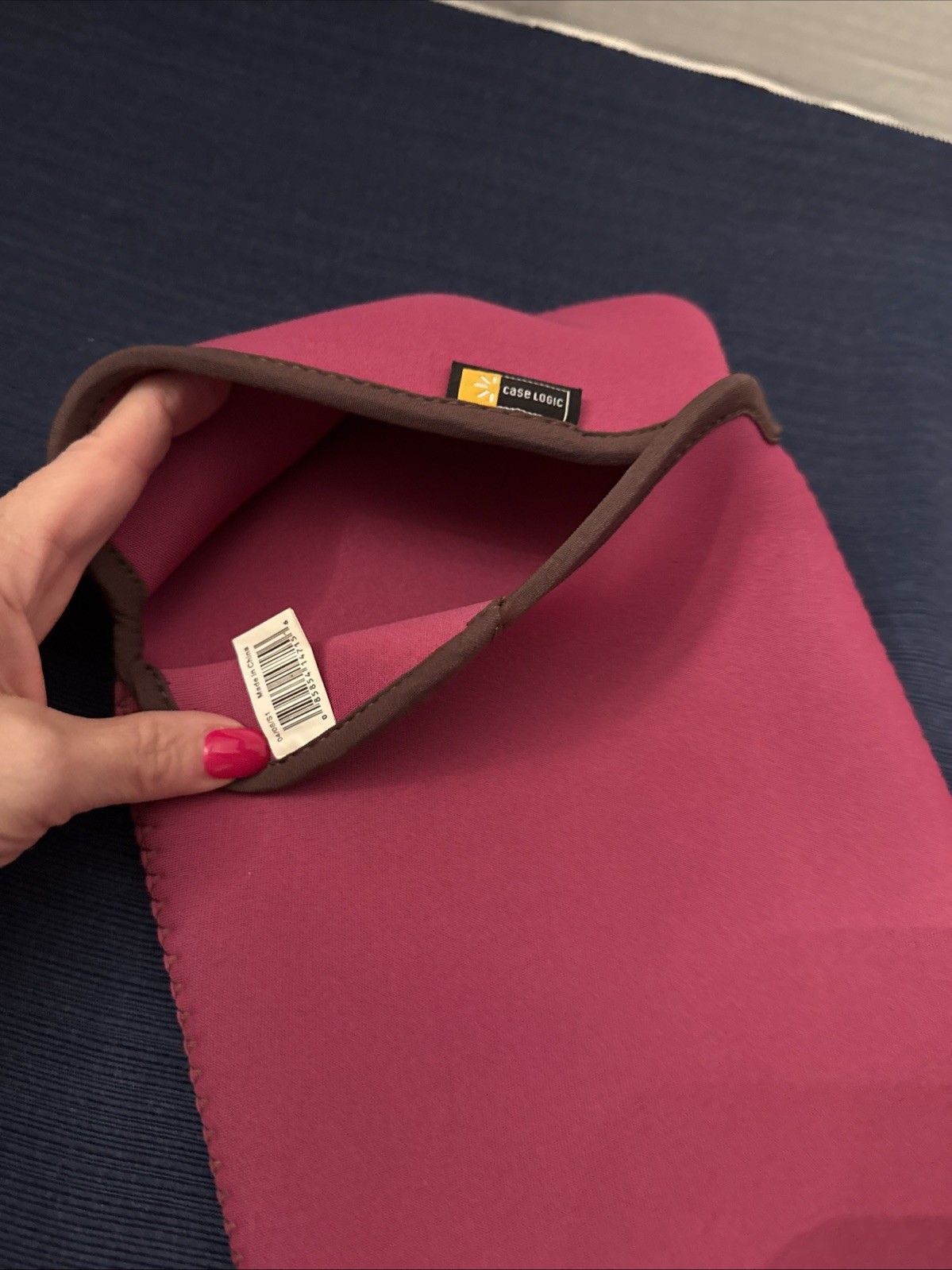 Case Logic Pouch Pink Neoprene Sleeve For Small Tablet Or iPad 10.5″x7.5″