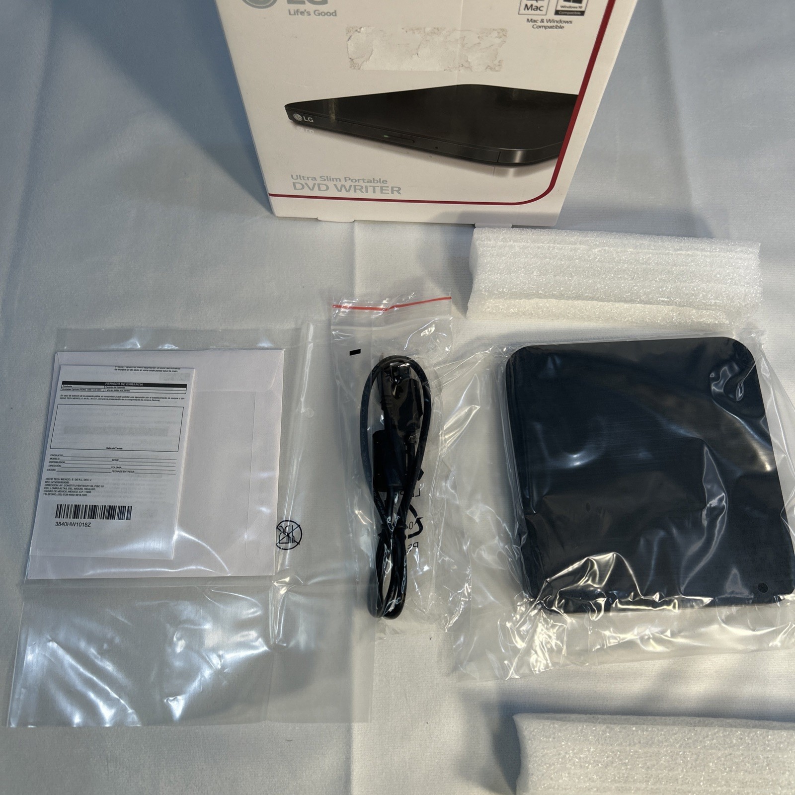 LG Ultra Slim Portable DVD Writer SP80NB80 – open box Mac/ Windows 10 Compatible