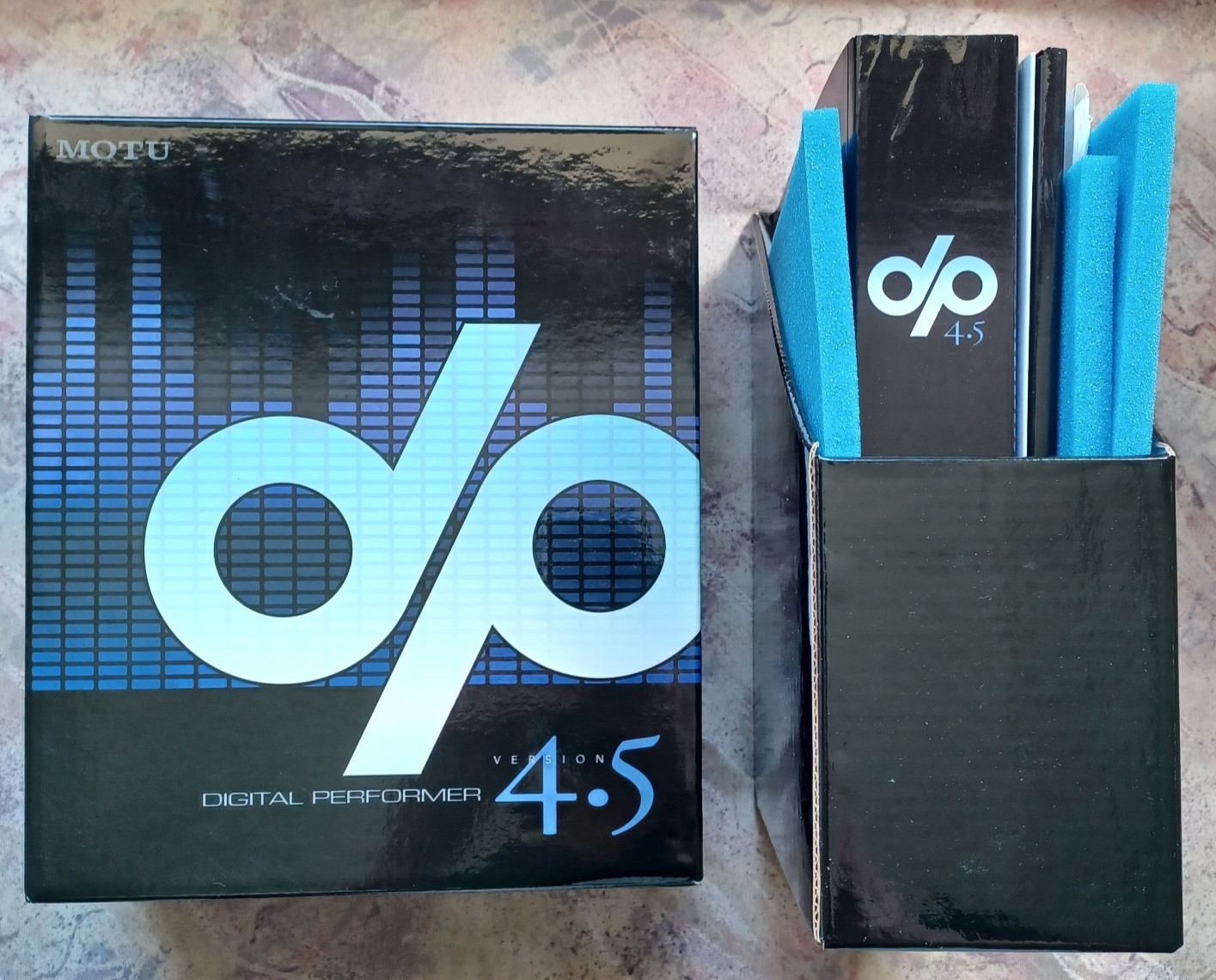 MOTU Digital Performer 4.5 DAW program (Manuals and CD’s in Original Box)