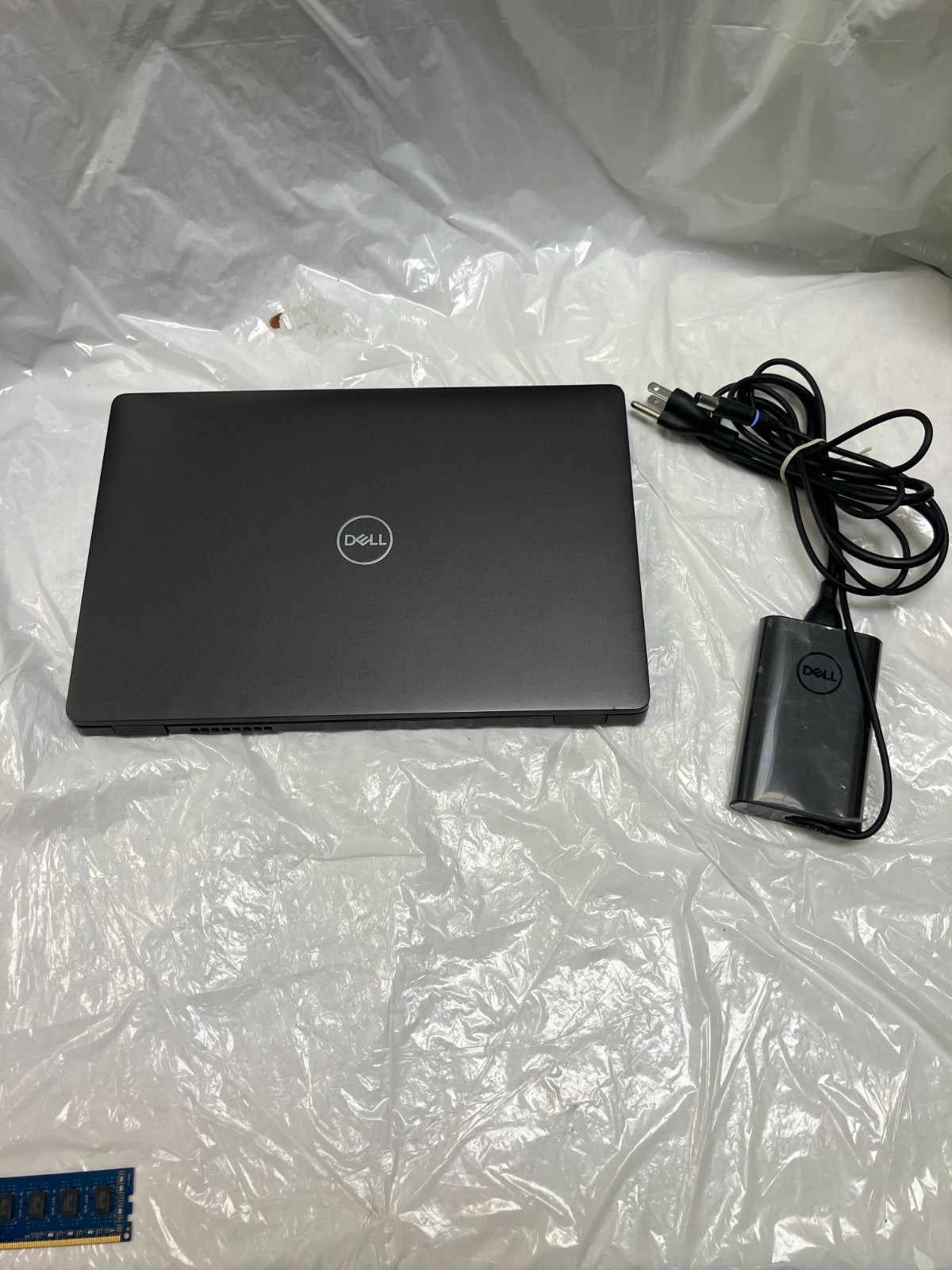 Dell Latitude 5300 13.3″ Laptop i7-8665U 1.9Ghz 16GB RAM 256GB SSD W11P + AC