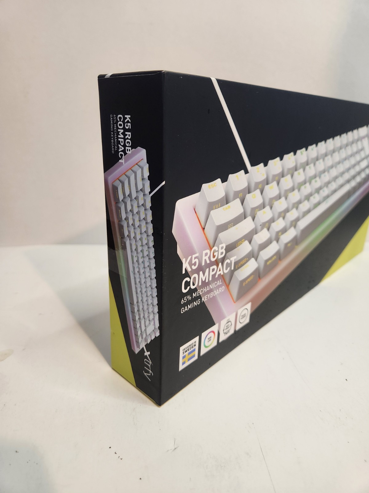 Xtrfy K5 Hotswap Prebuilt Kailh Red – 65% – White – RGB
