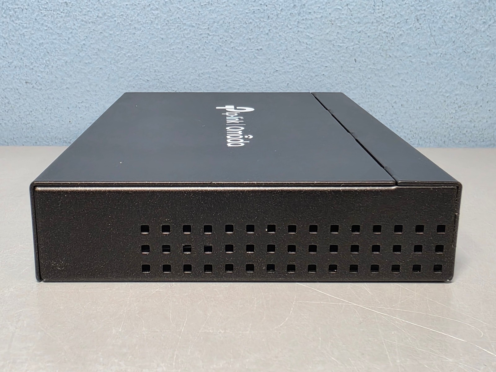 TP-Link Omada 8-Port Gigabit Easy Managed Switch ES208G Preowned