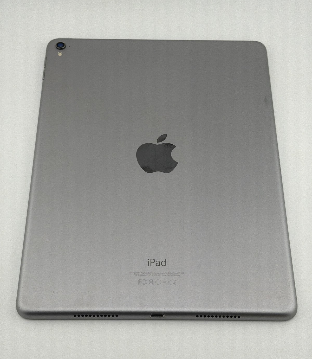 Apple iPad Pro 9.7 1st Gen – 256GB – Silver WiFi A1673 Poor Used