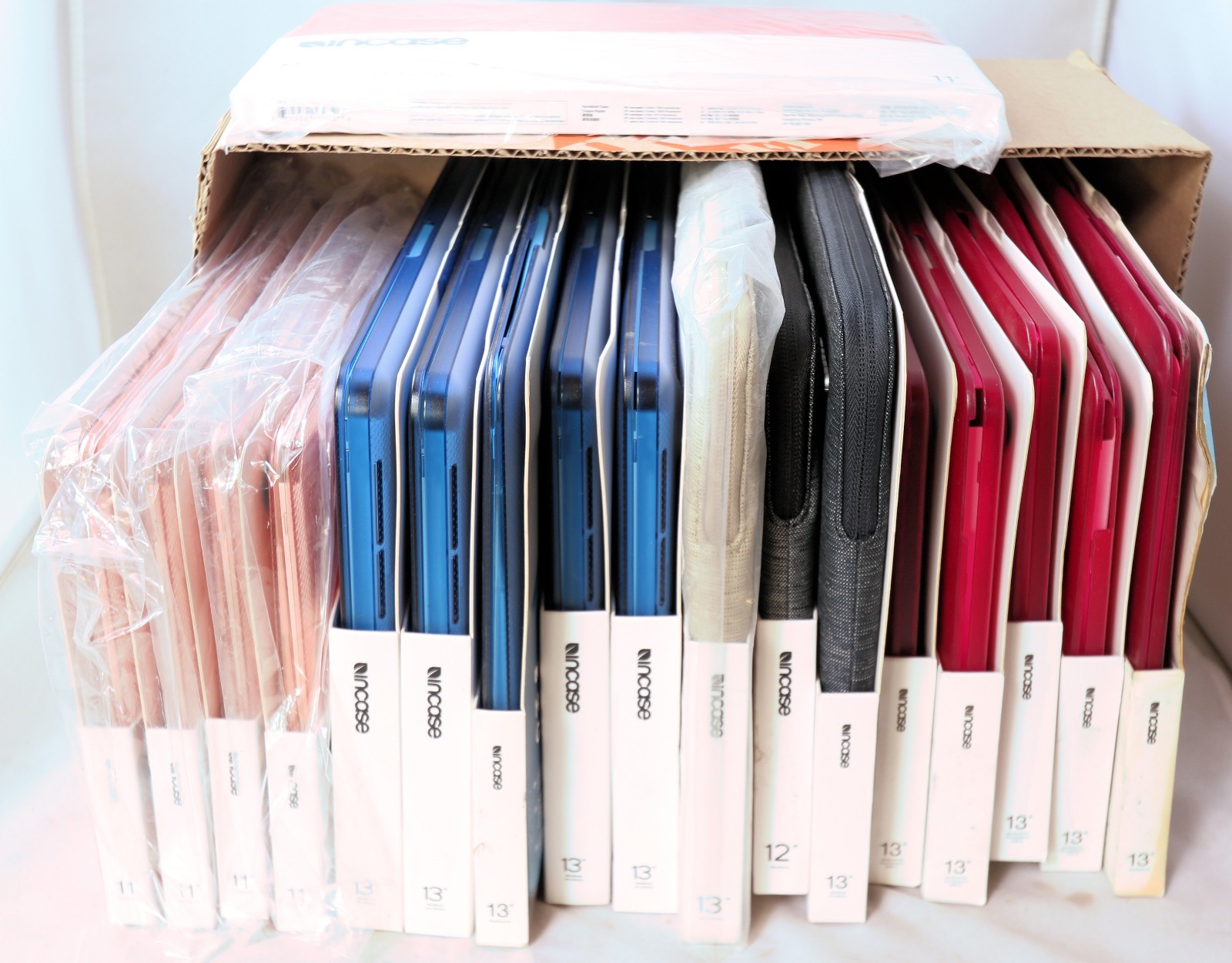 Lot of 18 Incase Hard Shell Case & Slim Sleeve Case MacBook Pro Air 13″ 12″ 11″