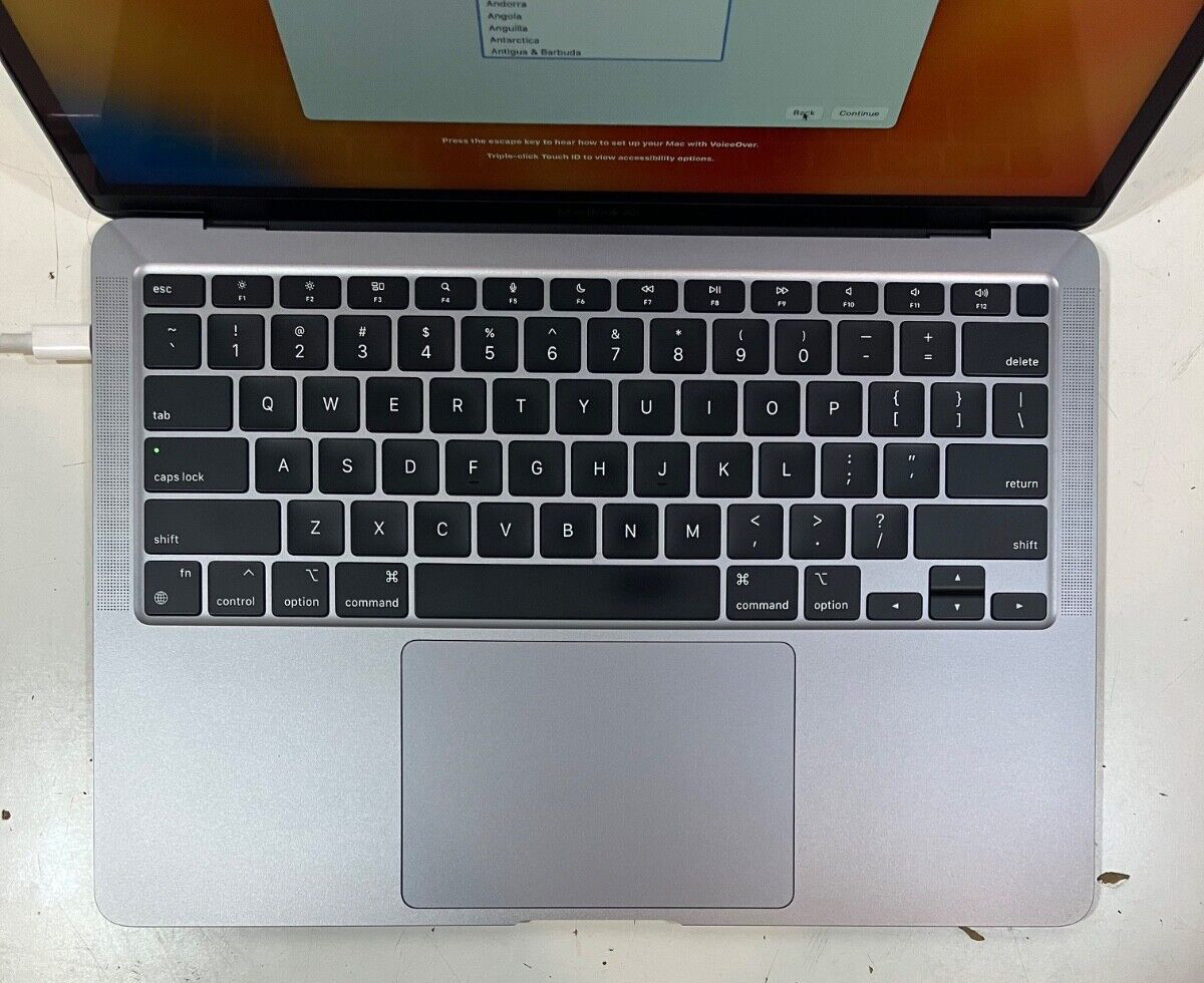 2020 Macbook Air Apple M1 3.2 Ghz CPU/GPU 8/7 Core | 16GB RAM 256GB SSD *