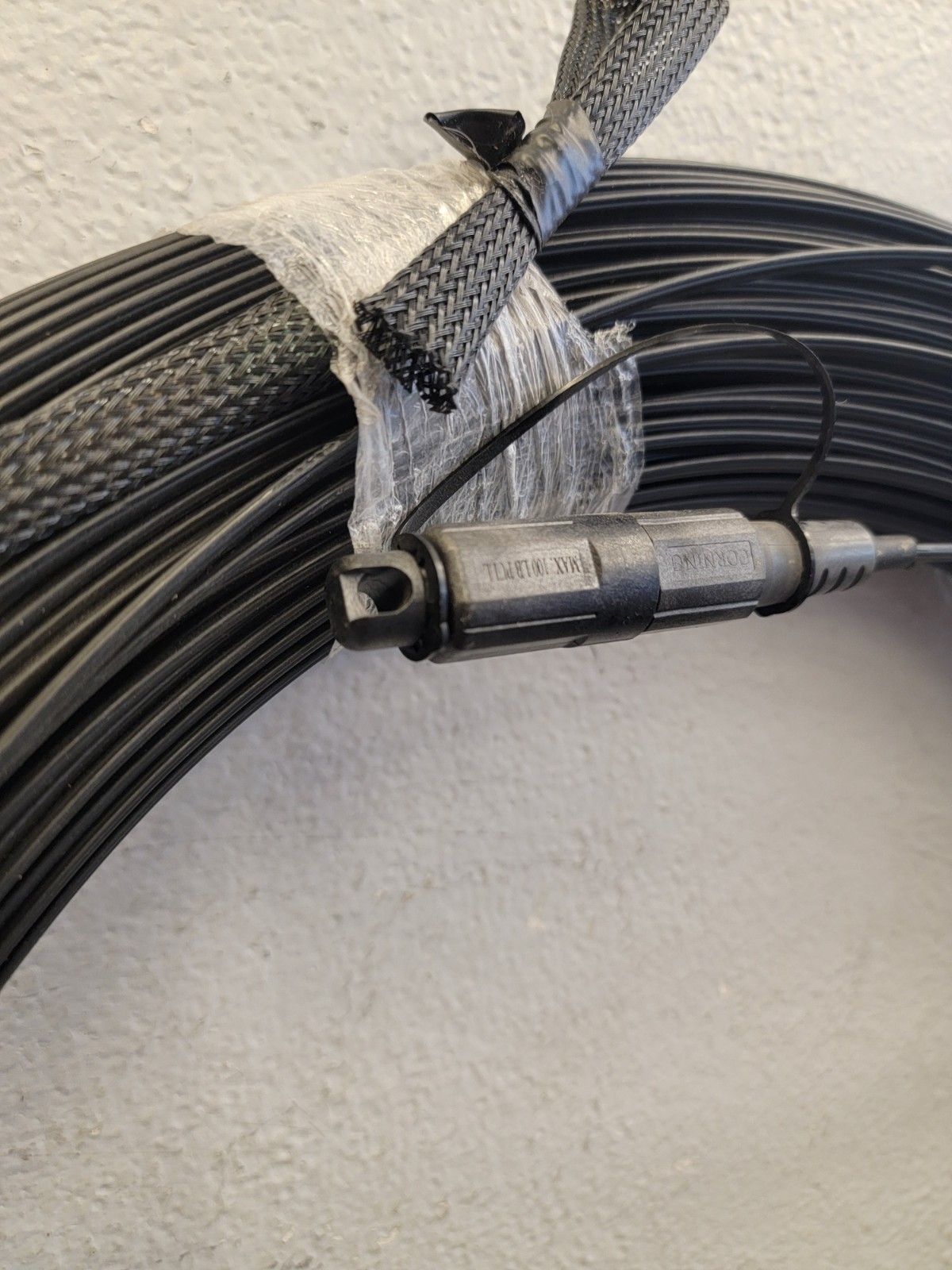 400FT COMMSCOPE FHD-HH1B-0400F REALFLEX FIBER OPTIC DROP CABLE