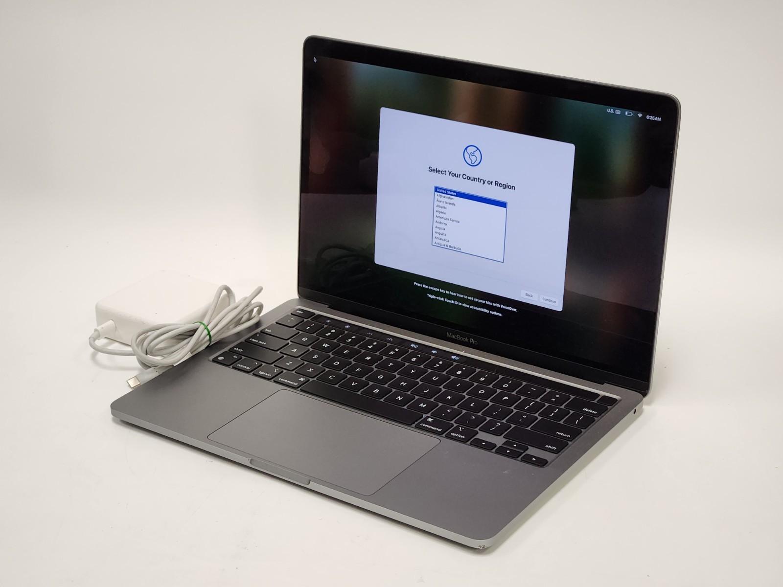 2020 Apple MacBook Pro 13.3″ M1 Chip 8GB RAM 256GB A2338 Bundle Adapter 119 cyc