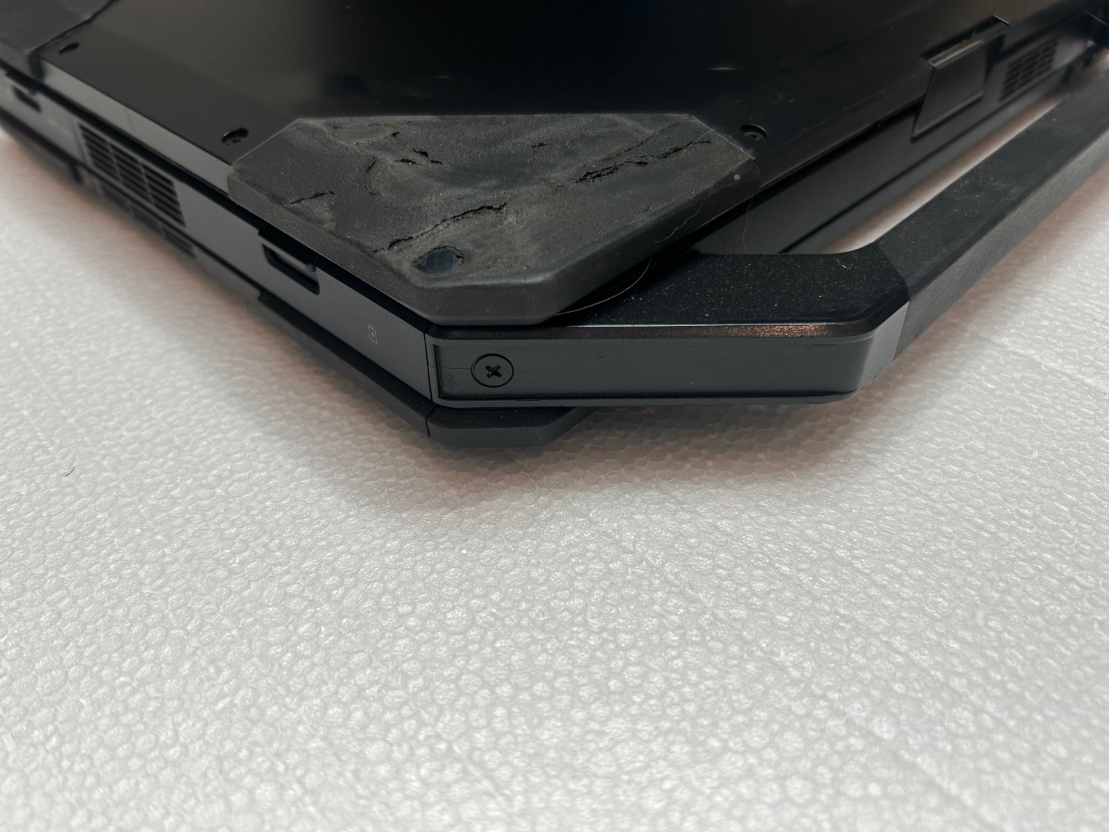 Dell Latitude 5414 Rugged 14″ Touchscreen i7-6600U 2.6GHz 16GB 256GB R7 M360 GFX