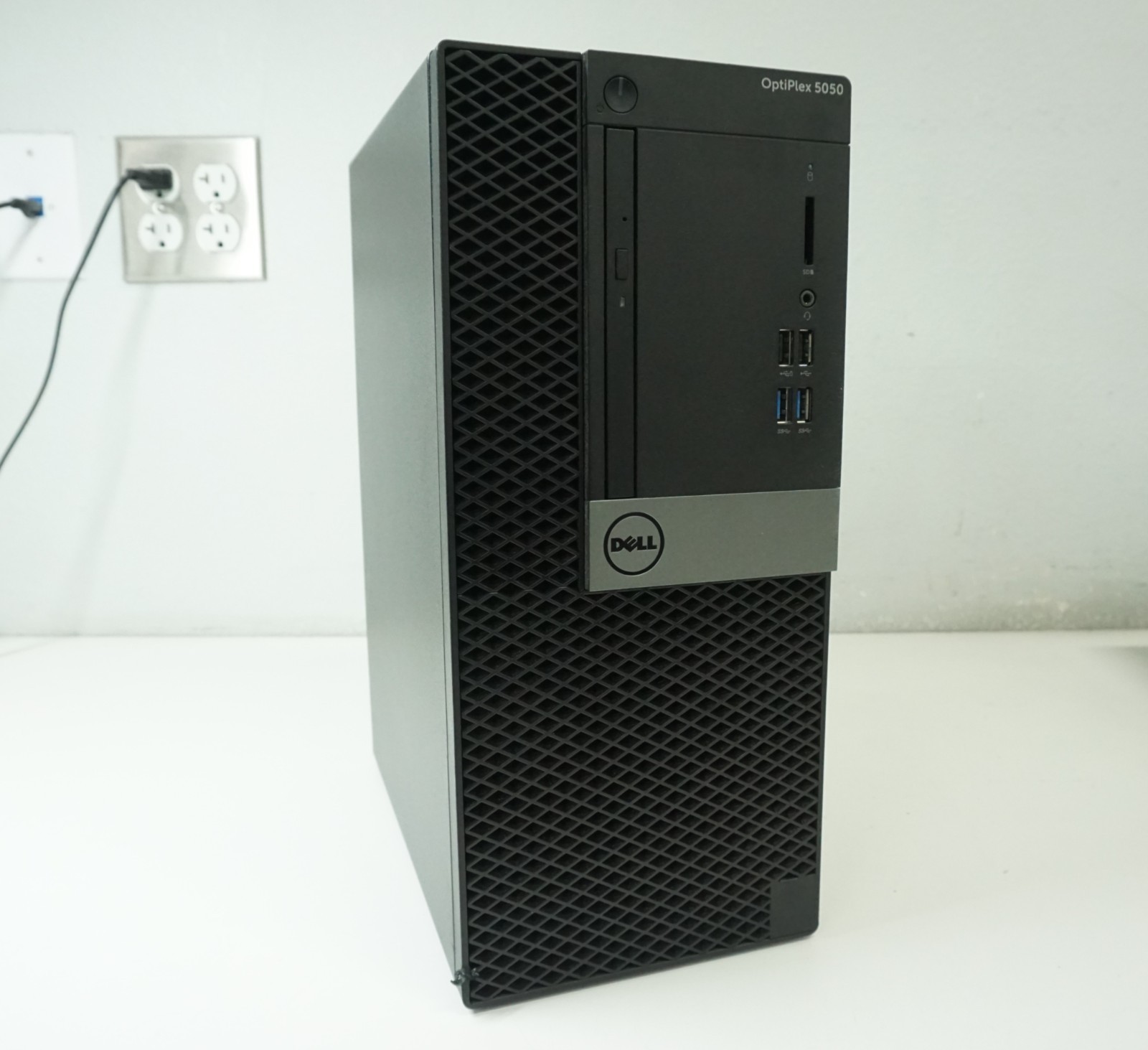 Dell OptiPlex 5050 Intel i7-6700 @ 3.40GHz 8GB RAM NO OS/ NO HDD/ NO WIFI