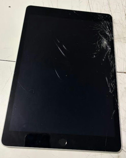WiFi Only Apple iPad 9th Gen 64GB Silver MK2K3LL/A 3769