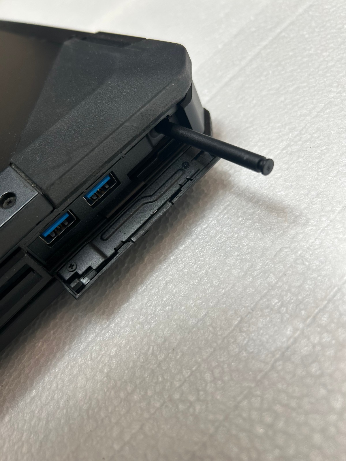 Dell Latitude 5414 Rugged 14″ Touchscreen i7-6600U 2.6GHz 16GB 256GB R7 M360 GFX