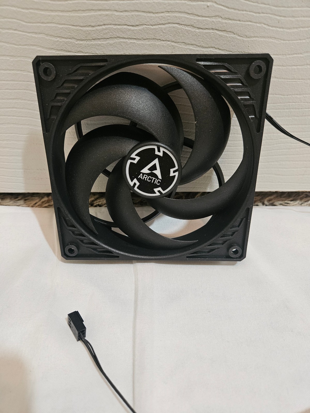 Artic Computer Case Fan 12V DC Brushless Fluid Dynamic Bearing – 3 Pin, 120 mm