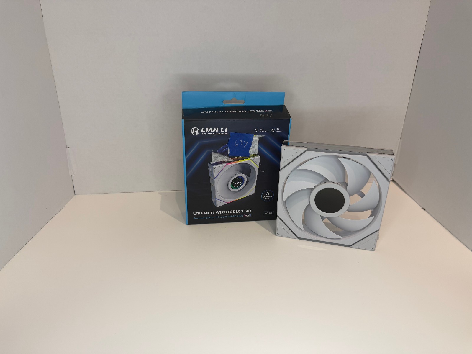 *Fans Only* Lian Li UNI FAN TL LCD Wireless 140mm – White (1-Pack)