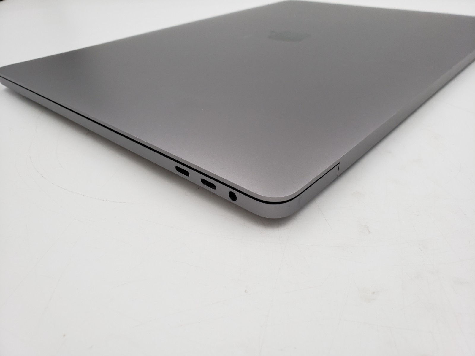 Apple MacBook 16″ 2019 2.60GHz 16GB Ram 512GB SSD macOS Tahoe 26.5