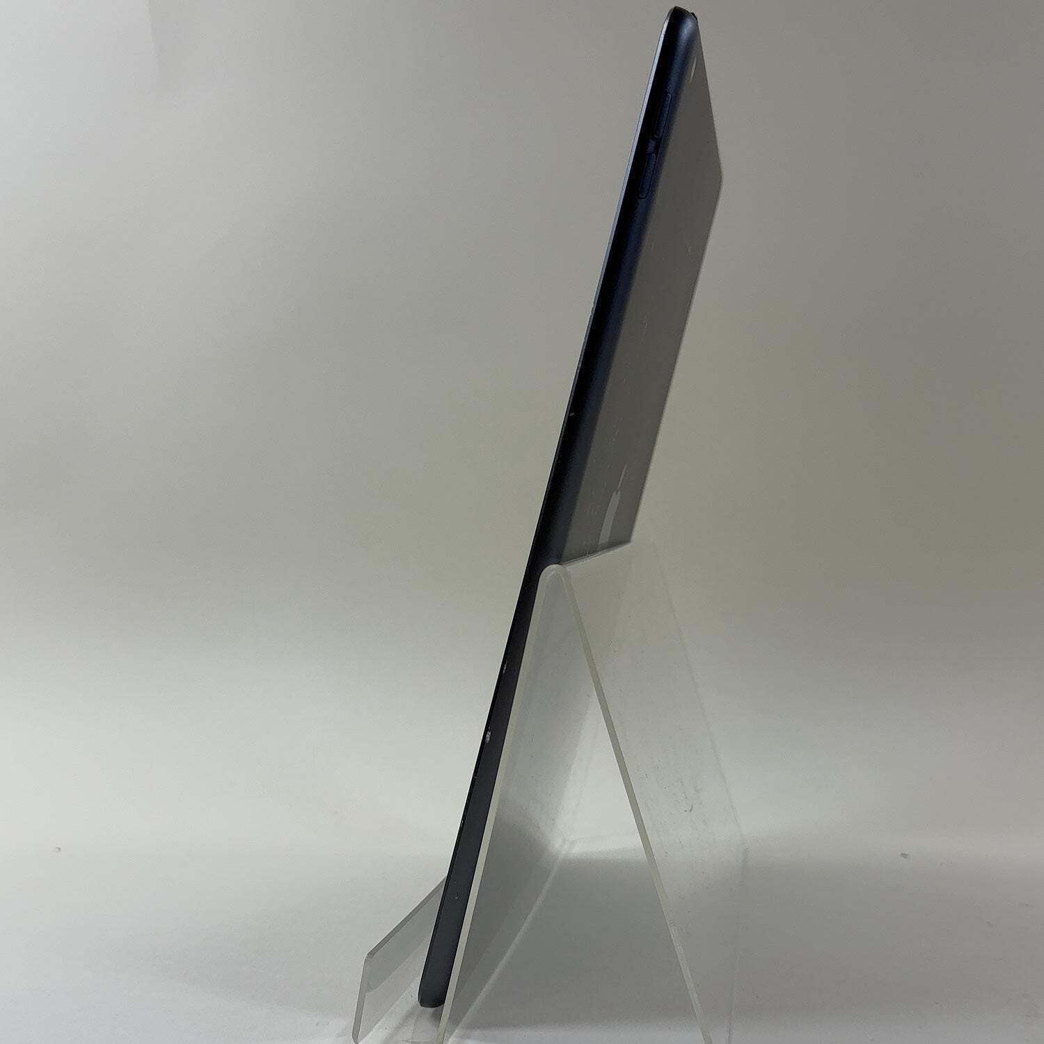 Broken WiFi Only Apple iPad 9th Gen 64GB 18.5 MK2K3LL/A READ