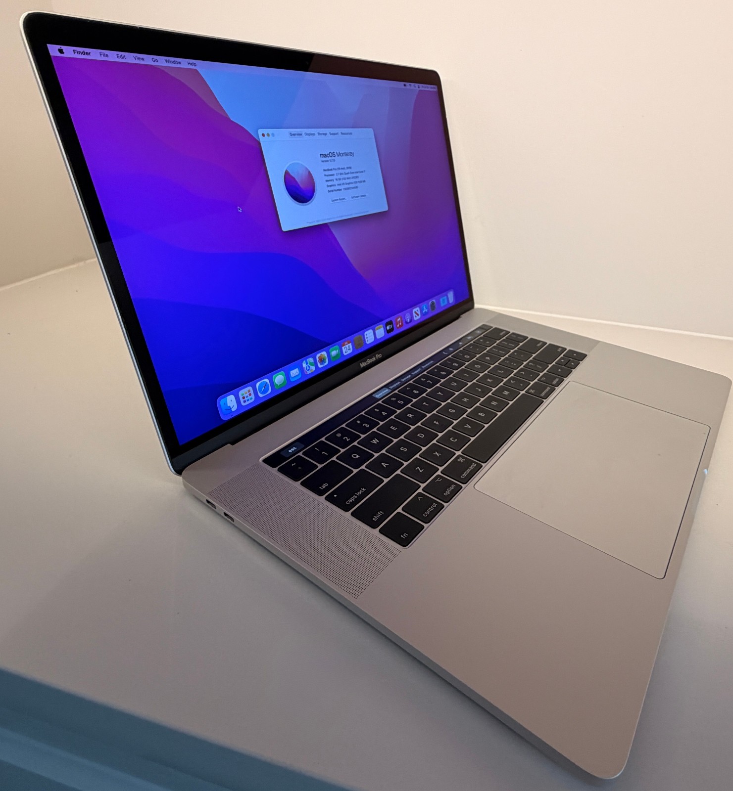 MacBook Pro 15″ 2016 – i7 2.7GHz, 16GB RAM, 1TB SSD, Radeon Pro 460 (Very Good)