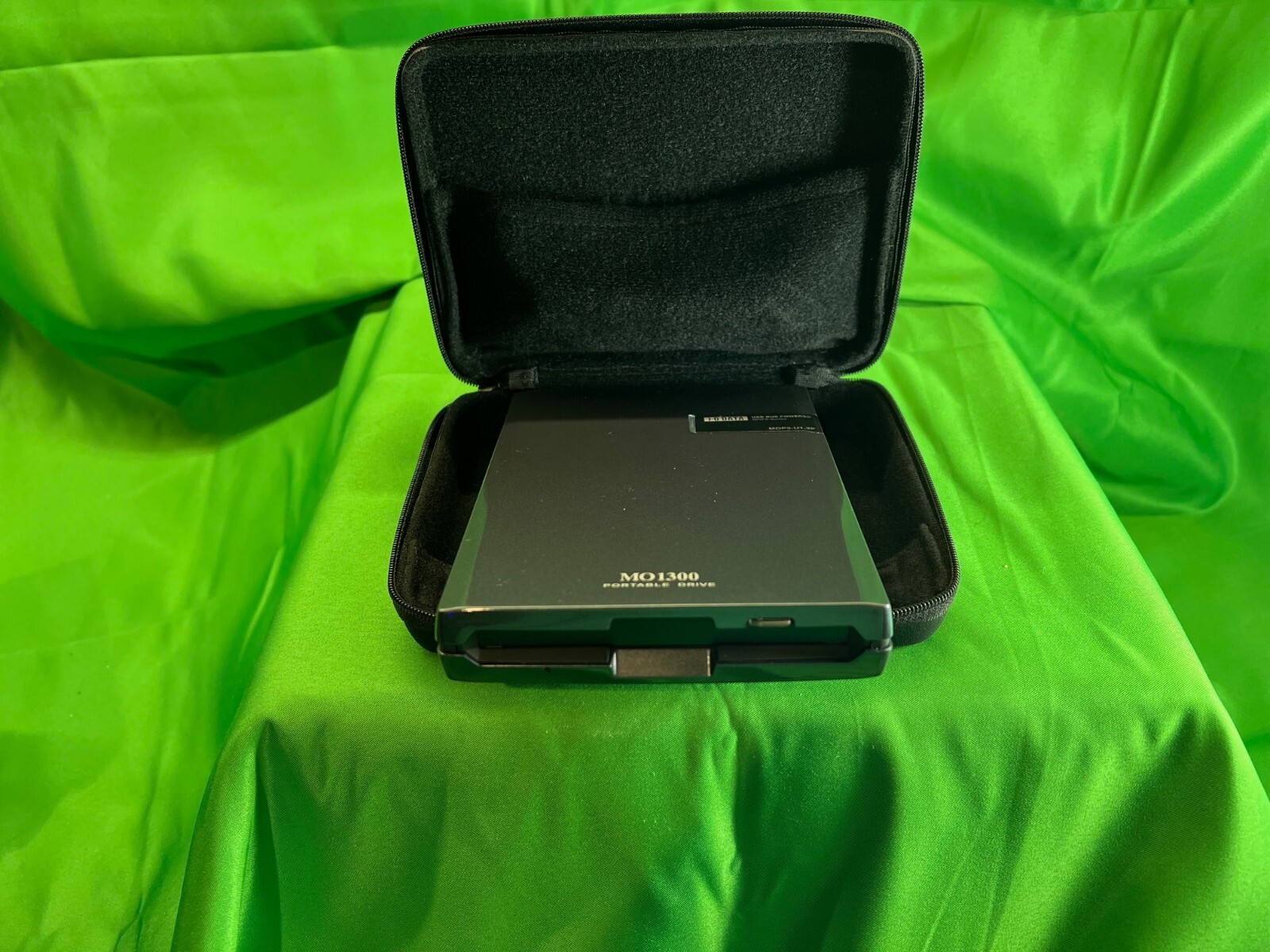 IO-DATA MOP2-U1.3P – 1300U2 MO1300 Pocket Drive 1.3GB MO – USB Powered w/ Case