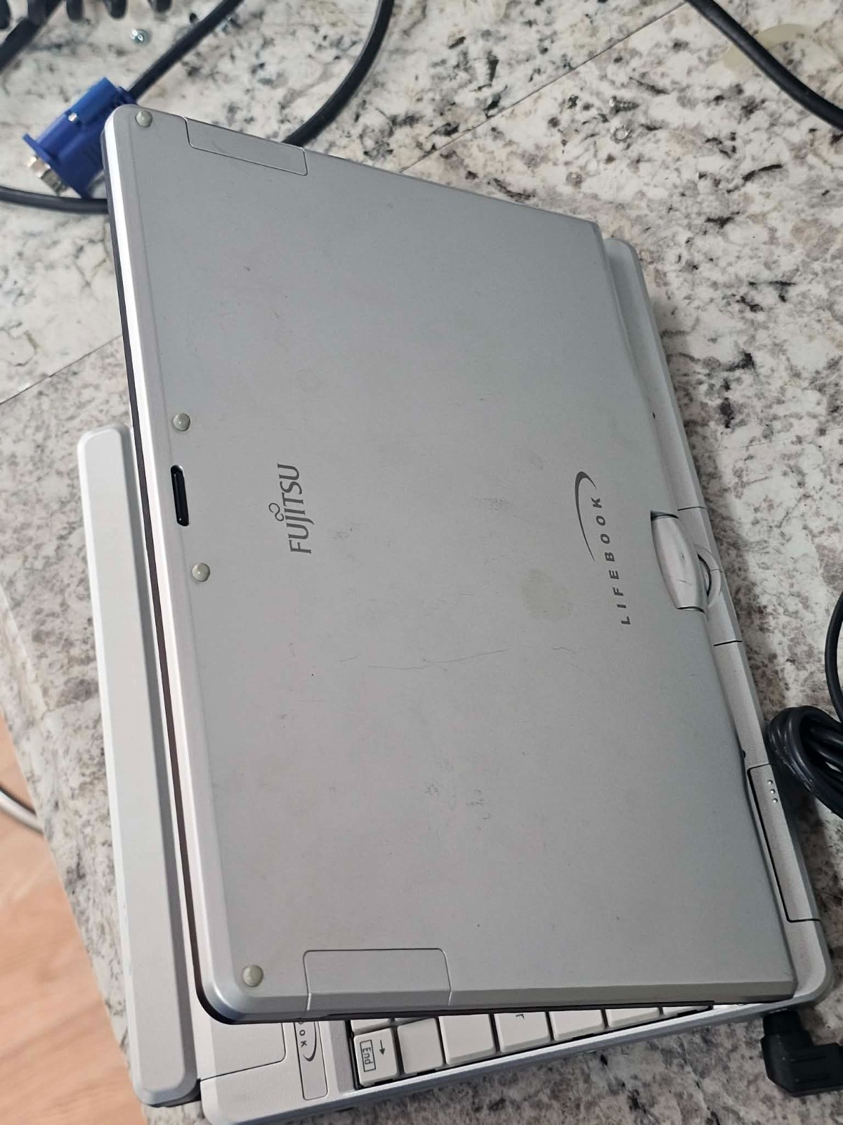 Vintage Fujitsu LifeBook P1510D Windows XP Convertible Laptop/Tablet PC Works