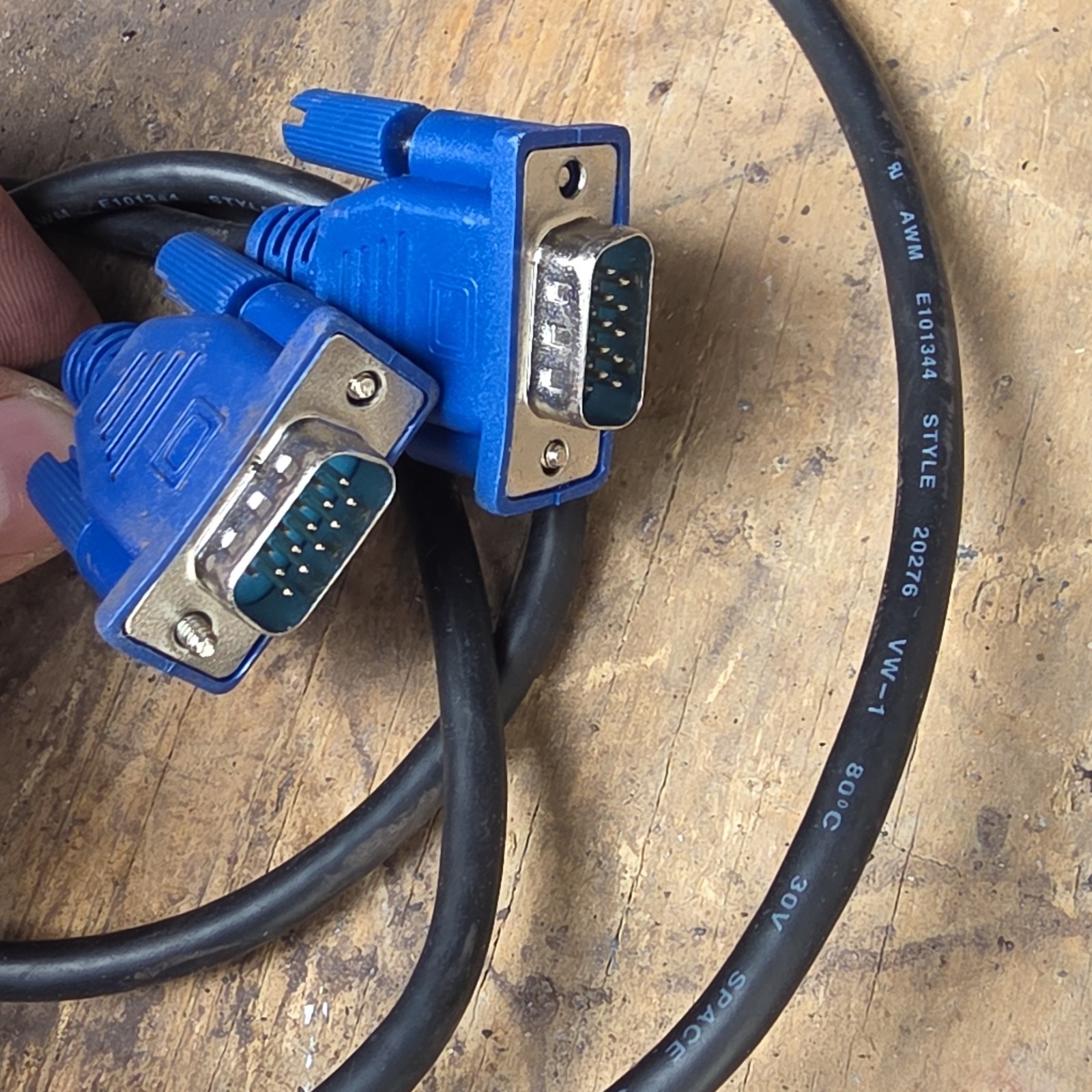VGA/SVGA D-Sub 15-Pin DE-15 Male-to-Male Cable Ferrite Core Black/Blue