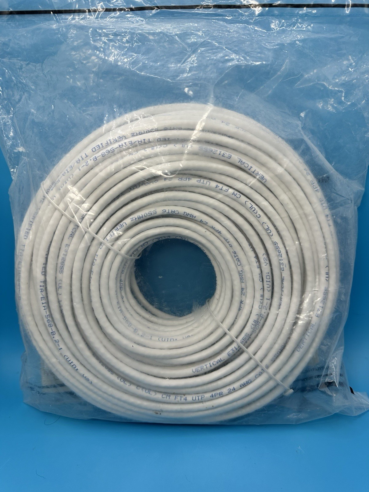 Vertical Cable CAT 6 Patch Cord 550Mhz 24AWG Gold Plated Contacts 074-2401/150WH