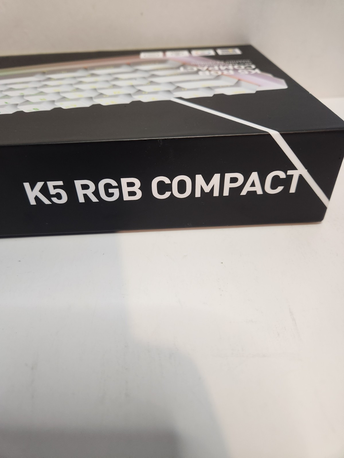 Xtrfy K5 Hotswap Prebuilt Kailh Red – 65% – White – RGB