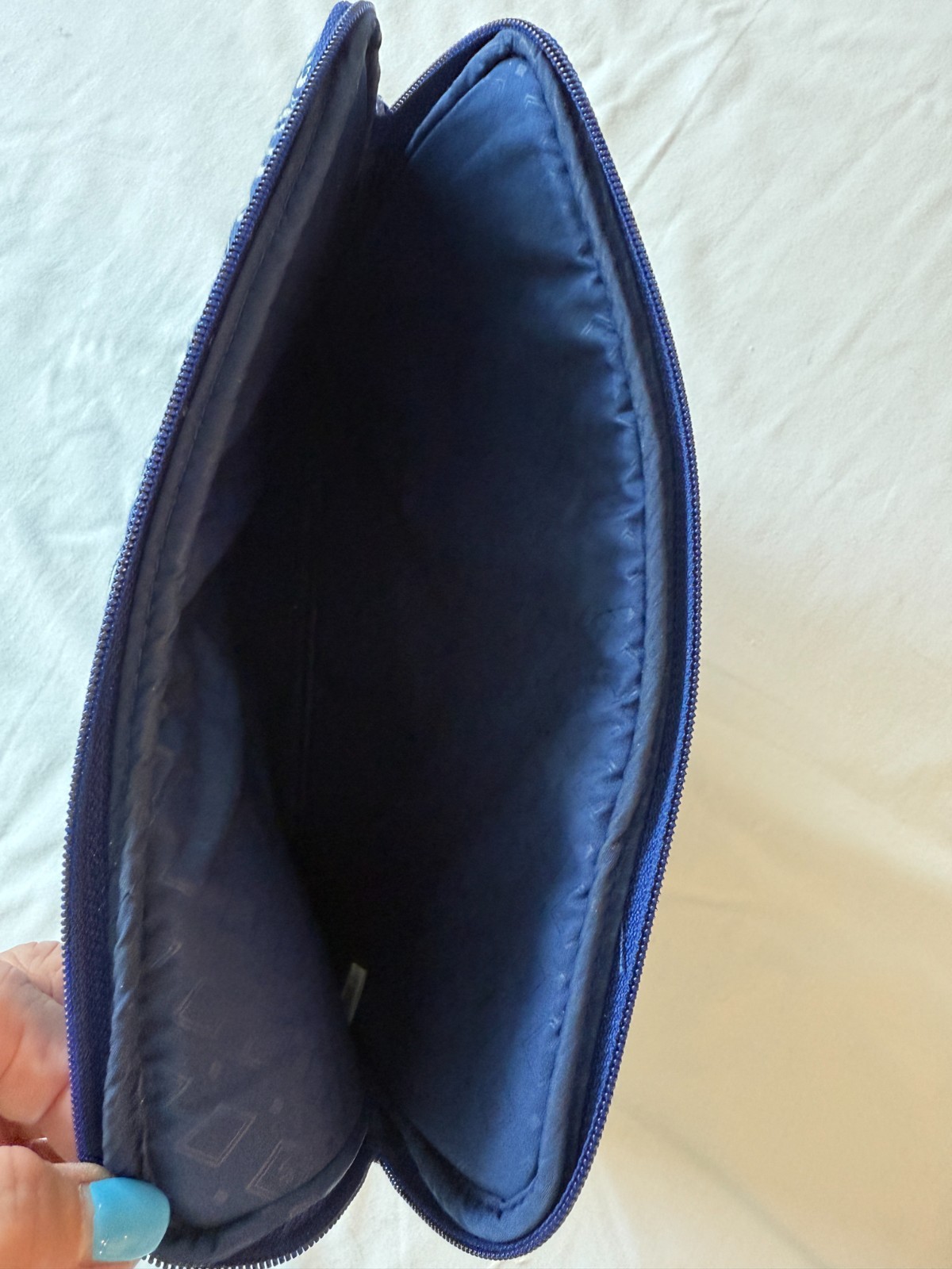 VERA BRADLEY TABLET ZIPPERED CASE PREOWNED (C)