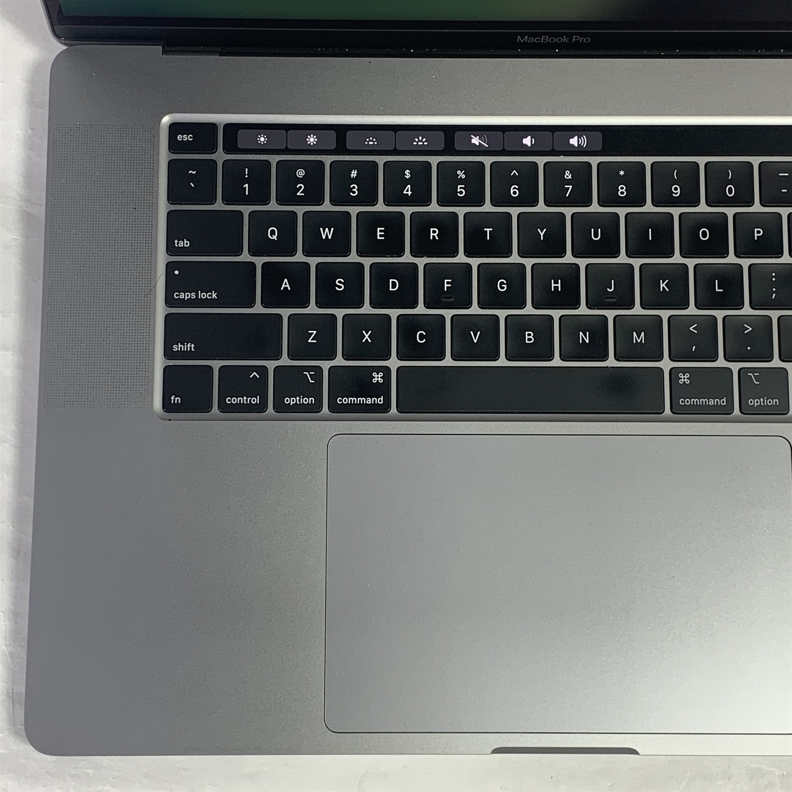 Apple MacBook Pro A2141 (2019) 16″ Laptop Core i9-9980HK 2.3GHz 16GB – 500GB SSD