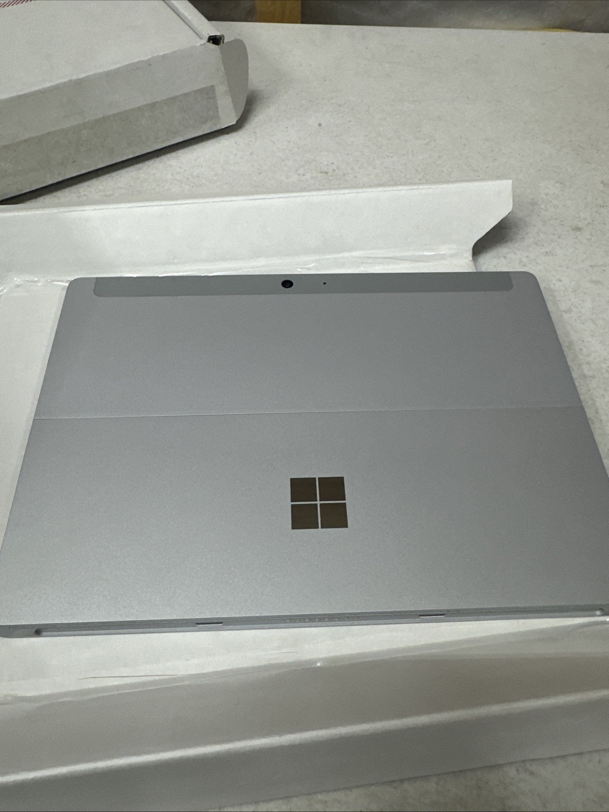 Microsoft Surface Go 2 10.5″ Touch Intel Core M3-8100Y 1.10GHz 4GB RAM 64GB SSD