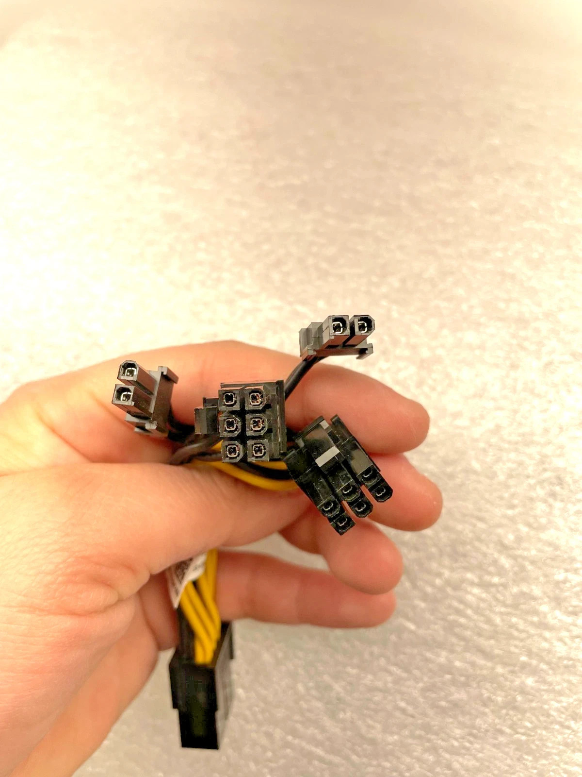 Dell G22MM Accessories Y-Type GPU-Power Cable 1x 8 Pin to 2x 6+2 Pin