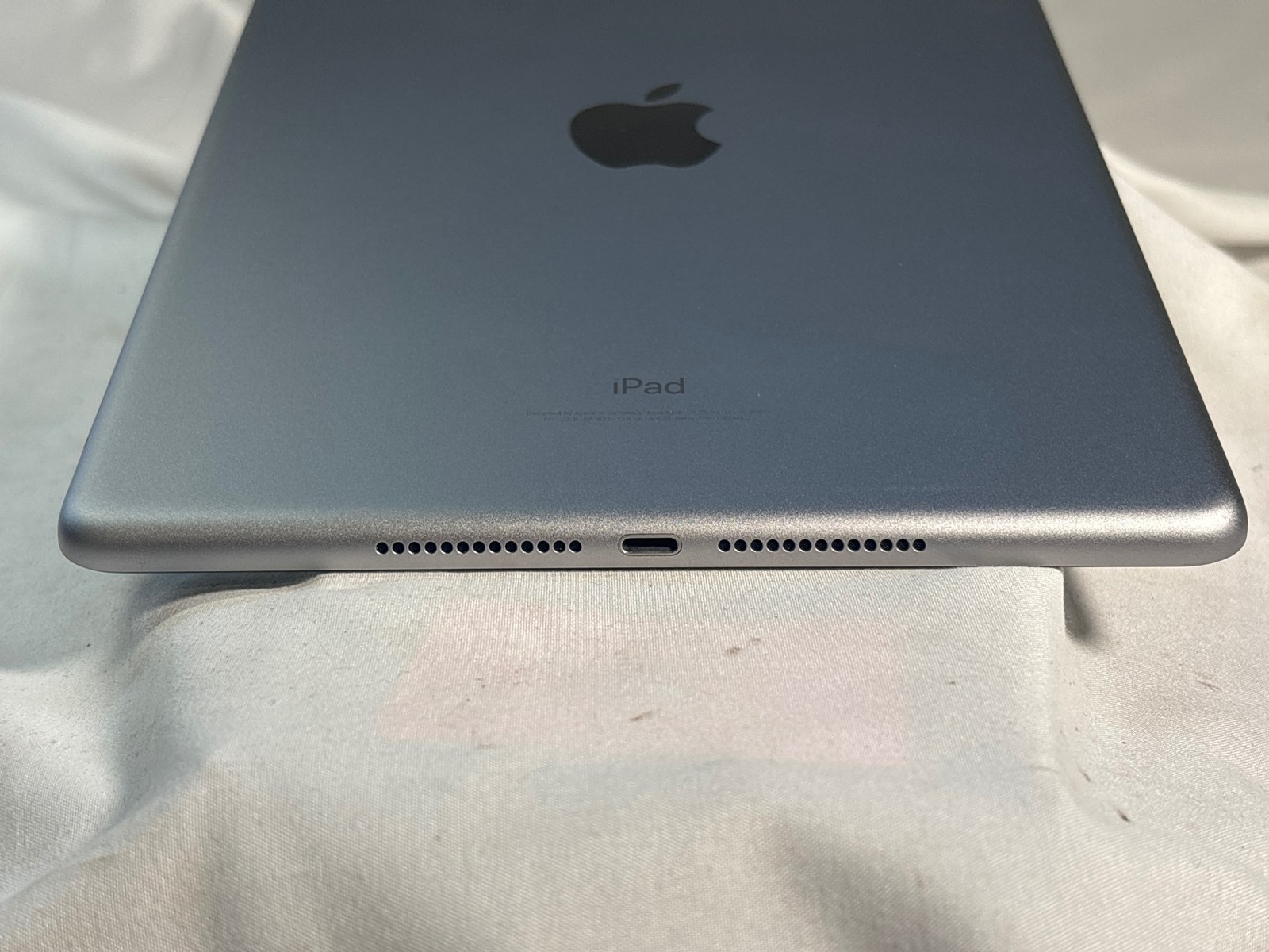 Apple iPad 5th Generation Wi-Fi + Cellular 32GB Silver