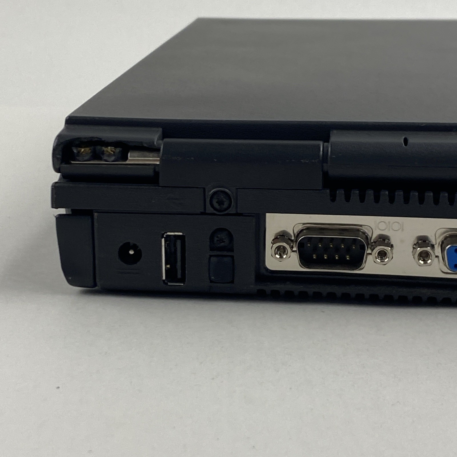 Compaq Armada E500 Intel Pentium III 0.70GHz 128MB RAM 14″ No Battery No HDD/OS
