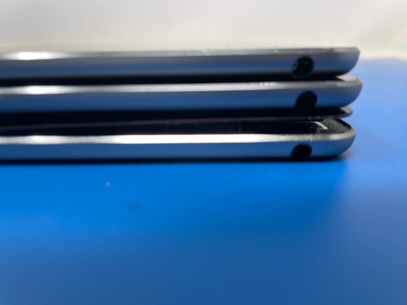 FOR REPAIR: 3 Apple iPad Air 2 Wi-Fi with 64GB storage A1566 MGKL2LL/A
