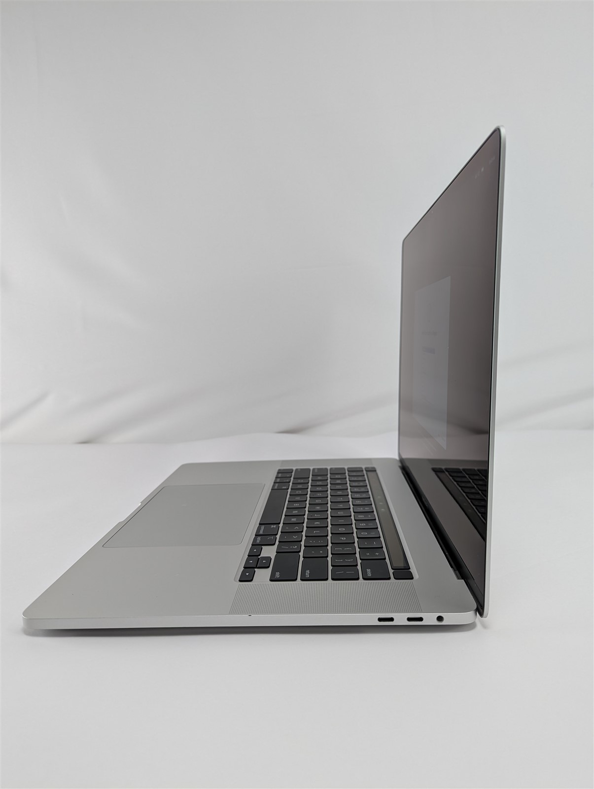 Apple MacBook Pro A2141 2019 16” i7-9750H 2.6GHz 16GB 500GB SSD Radeon 5500M