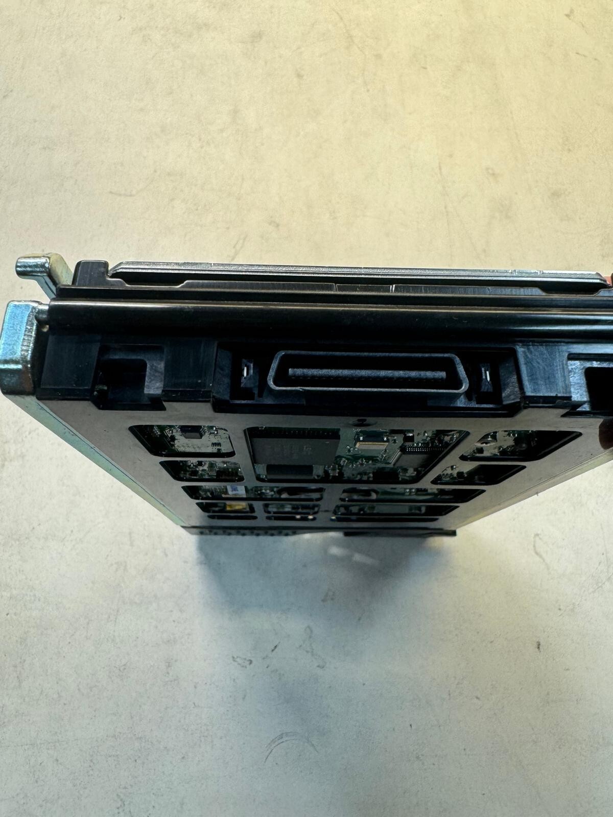 EMC 005048730 146GB 15K RPM 16MB 4 Gb/s Fibre channel 3.5″ HDD