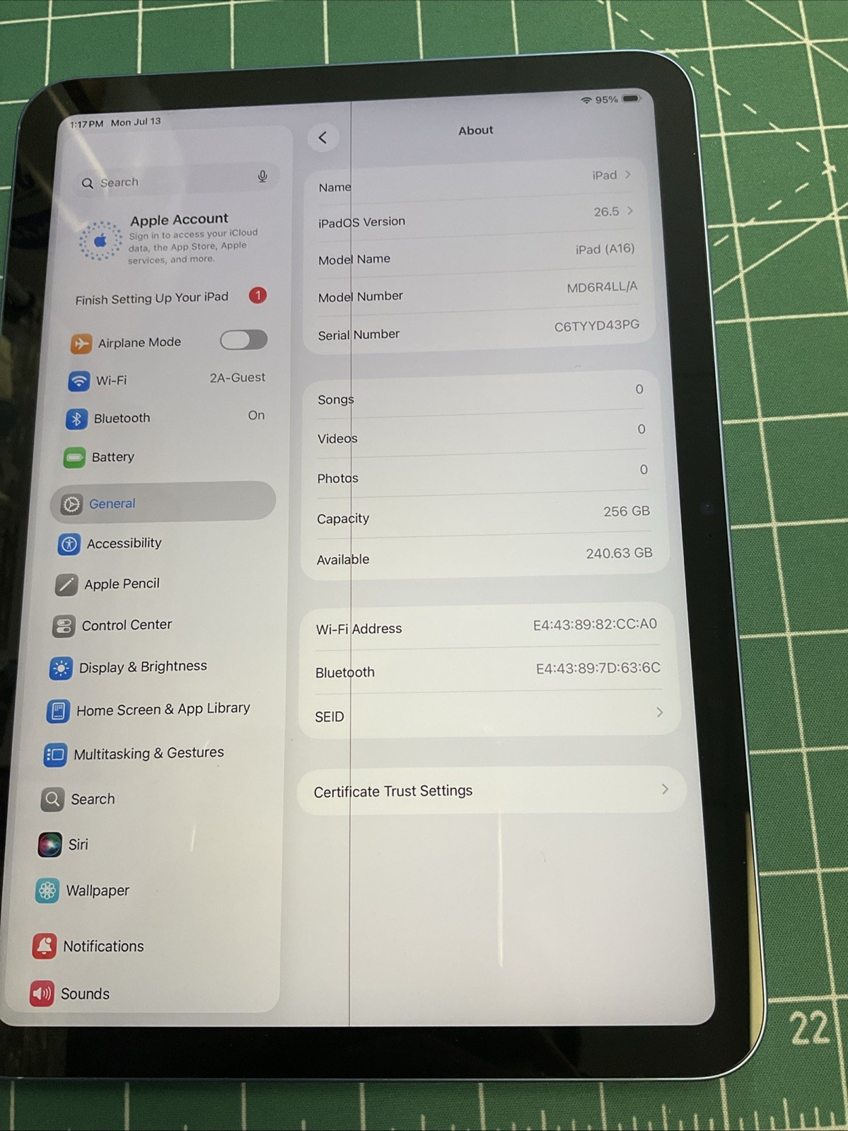 Apple Ipad 11th generation 256gb Read Description