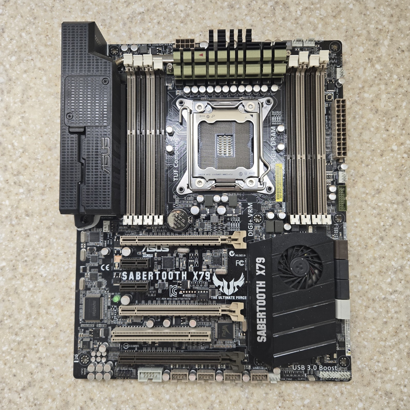 ASUS Sabertooth X79 TUF, ATX Socket R, Intel (SABERTOOTH X79) Motherboard