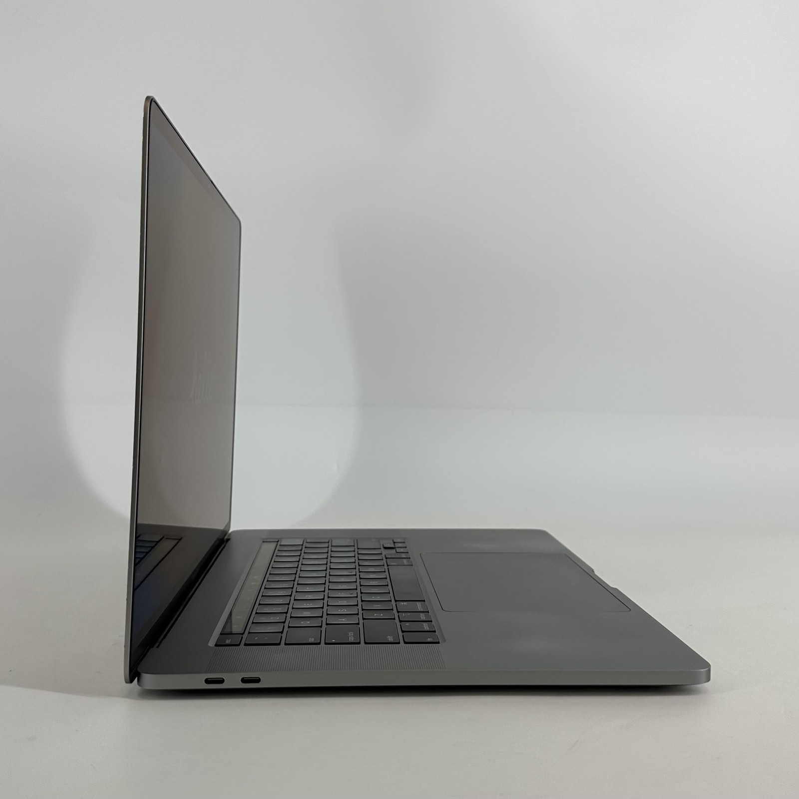 MacBook Pro 16 Touch Bar Space Gray 2019 2.6GHz i7 32GB 1TB AMD Radeon Pro 5500M