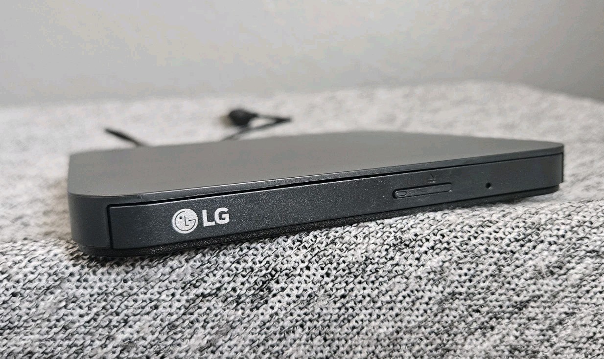 LG SP80NB80 Ultra Slim Portable External Drive DVD Drive Tested & Working