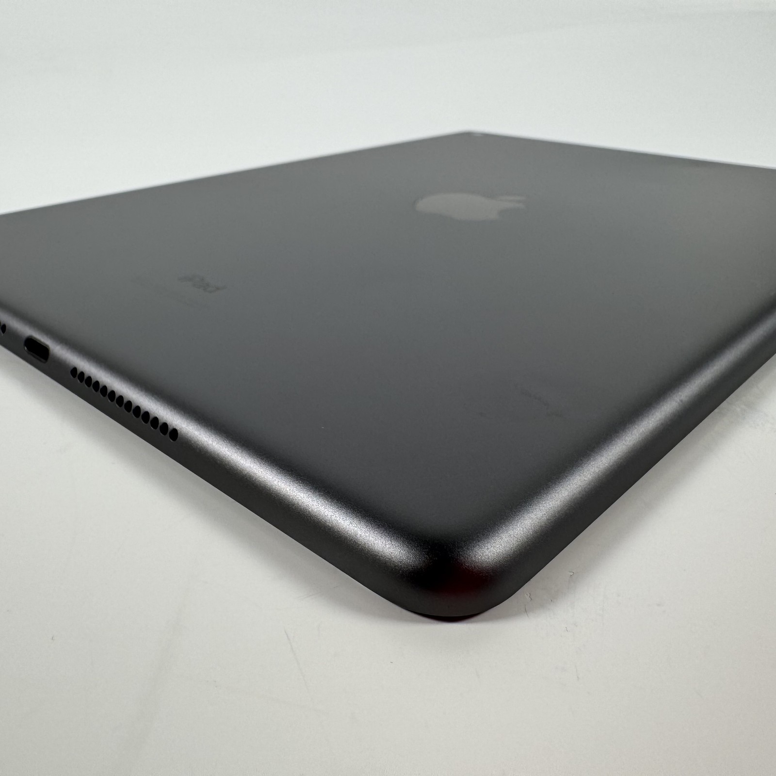 Apple 10.2″ iPad 9th Gen 64GB Space Gray MK2K3LL/A | D Grade
