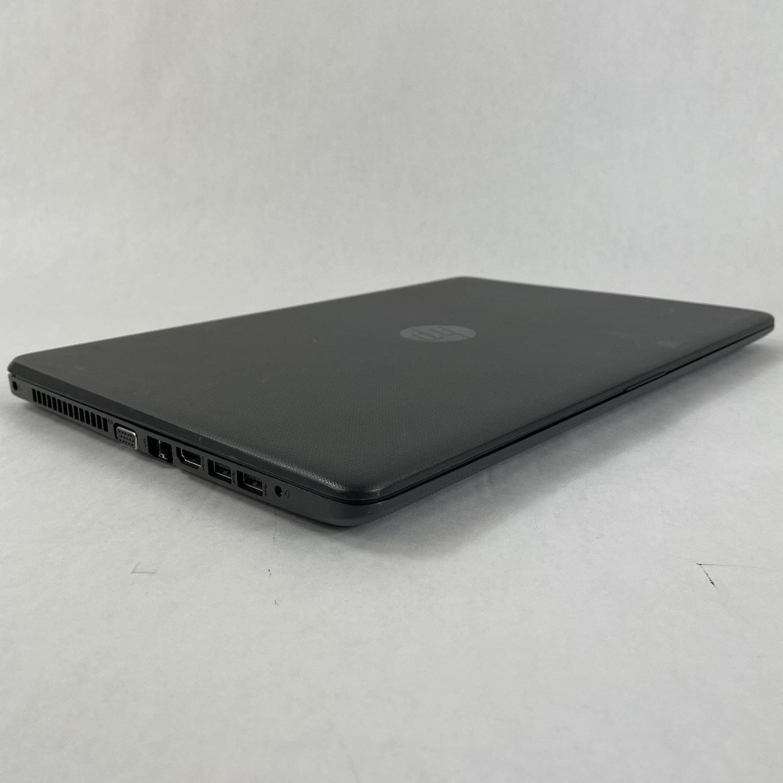 HP 250 G6 15.6″ i5-7200U 2.50 GHz 8 GB RAM No SSD No OS – Bad Keys READ