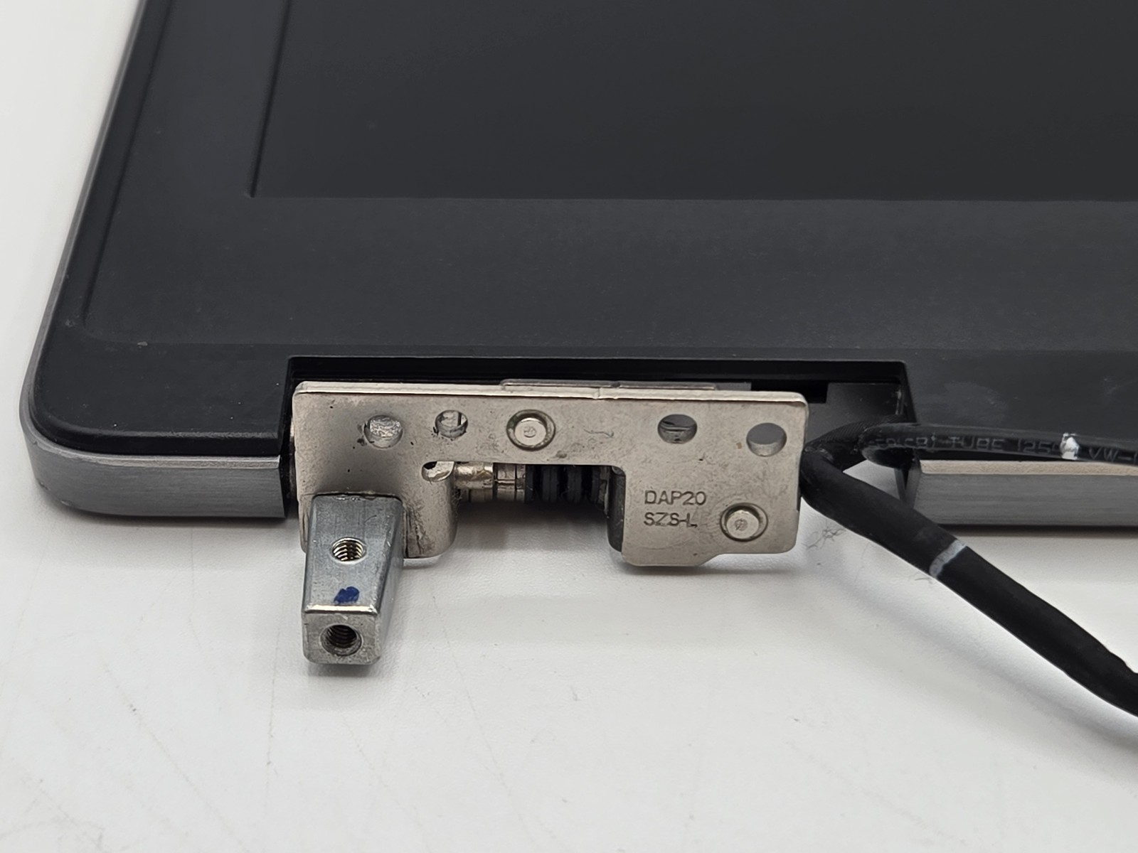 Dell Precision 7740 17.3″ Matte FHD LCD Screen Complete Assembly Gray