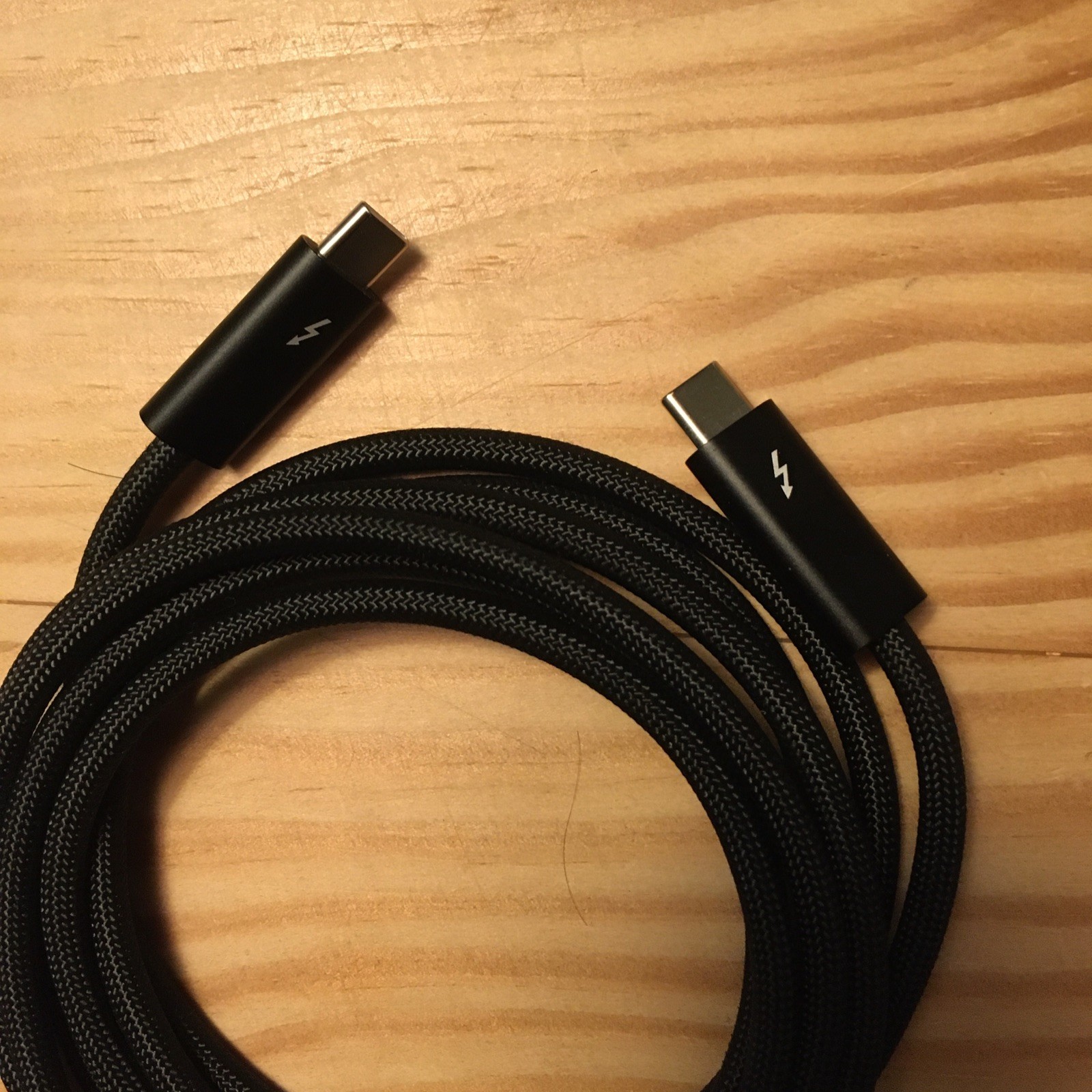 2M Thunderbolt 3 Cable 40Gbps MacBook 8K Video Docking Station Macs